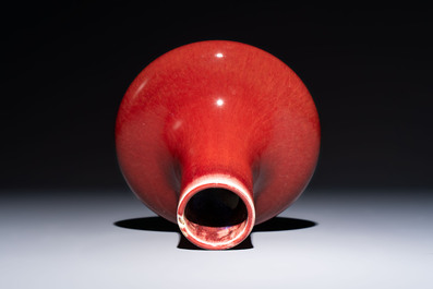 A Chinese flamb&eacute;-glazed vase, 19th C.
