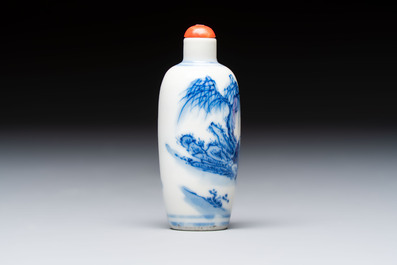 A Chinese blue and white 'Fisherman' snuff bottle, 19th C.