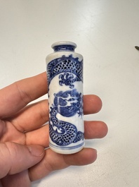 A fine Chinese blue and white 'Dragon' snuff bottle, 19th C.
