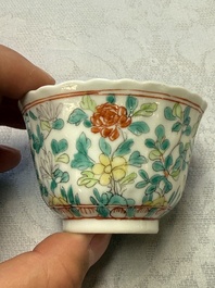 A pair of Chinese famille verte cups and saucers with floral design, Jade 玉 marks, 19th C.