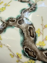 A fine Chinese famille verte 'Peacocks' vase, 19th C.