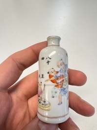 A Chinese famille rose inscribed snuff bottle with figural design, Yiyang Tangzhi mark, 19/20th C.
