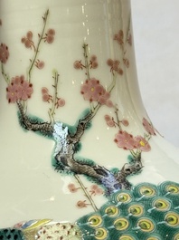 A fine Chinese famille verte 'Peacocks' vase, 19th C.