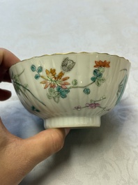 A pair of Chinese famille rose 'Cricket' bowls, Tongzhi marks, 19th C.