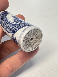 A fine Chinese blue and white 'Dragon' snuff bottle, 19th C.