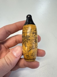 Two Chinese glass snuff bottles and a buffalo bone snuff bottle, Xianfeng mark, 19th C.