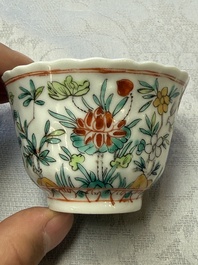 A pair of Chinese famille verte cups and saucers with floral design, Jade 玉 marks, 19th C.