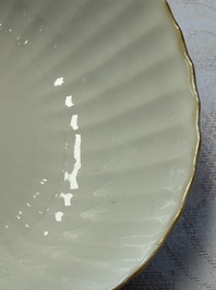 A pair of Chinese famille rose 'Cricket' bowls, Tongzhi marks, 19th C.