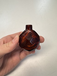 A Chinese facetted amber glass snuff bottle, 19th C.