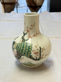 A fine Chinese famille verte 'Peacocks' vase, 19th C.