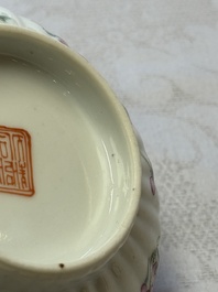 A pair of Chinese famille rose 'Cricket' bowls, Tongzhi marks, 19th C.