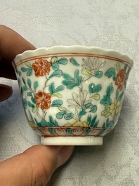 A pair of Chinese famille verte cups and saucers with floral design, Jade 玉 marks, 19th C.