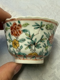A pair of Chinese famille verte cups and saucers with floral design, Jade 玉 marks, 19th C.