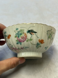 A pair of Chinese famille rose 'Cricket' bowls, Tongzhi marks, 19th C.