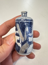 A fine Chinese blue, white and copper-red 'Tong Zi Zhi Lu 童子指路' snuff bottle, Yongzheng mark, 19th C.