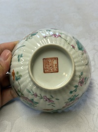 A pair of Chinese famille rose 'Cricket' bowls, Tongzhi marks, 19th C.