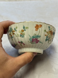 A pair of Chinese famille rose 'Cricket' bowls, Tongzhi marks, 19th C.