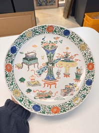 A pair of Chinese famille verte 'Antiquities' dishes, Kangxi