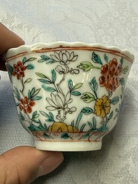 A pair of Chinese famille verte cups and saucers with floral design, Jade 玉 marks, 19th C.