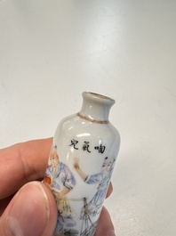 A Chinese famille rose inscribed snuff bottle with figural design, Yiyang Tangzhi mark, 19/20th C.