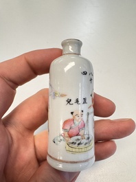 A Chinese famille rose inscribed snuff bottle with figural design, Yiyang Tangzhi mark, 19/20th C.