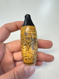 Two Chinese glass snuff bottles and a buffalo bone snuff bottle, Xianfeng mark, 19th C.