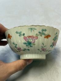 A pair of Chinese famille rose 'Cricket' bowls, Tongzhi marks, 19th C.