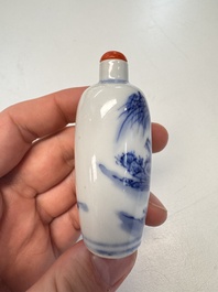 A Chinese blue and white 'Fisherman' snuff bottle, 19th C.