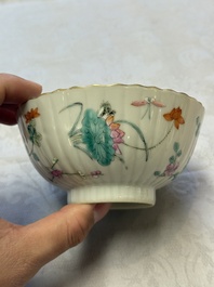 A pair of Chinese famille rose 'Cricket' bowls, Tongzhi marks, 19th C.