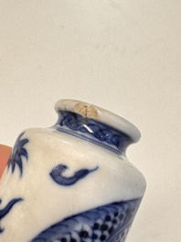 A fine Chinese blue and white 'Dragon' snuff bottle, 19th C.