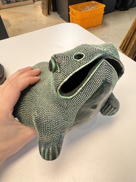 A Chinese verte biscuit model of a toad on stand, 18/19th C.