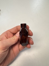 A Chinese facetted amber glass snuff bottle, 19th C.