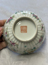 A pair of Chinese famille rose 'Cricket' bowls, Tongzhi marks, 19th C.