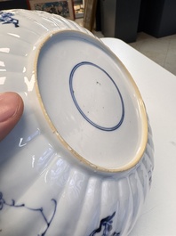 A rare pair of Chinese famille verte lobed plates with elegant ladies, Kangxi