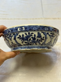 A circular Chinese blue and white box and cover, Wanli mark and of the period