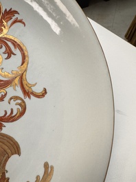 A rare large Chinese armorial dish with the arms of de Heere for the Dutch market, Qianlong, ca. 1735-1765