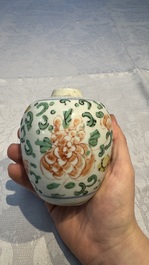 A Chinese wucai 'Poem' vase and a 'Peony scroll' jar, signed Hui An 卉菴, Kangxi