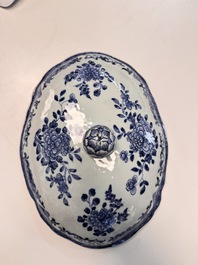 22 Chinese blue, white, famille rose and Imari-style wares, Kangxi and later