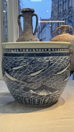 A Chinese blue and white 'Fish' scroll pot, 19th C.