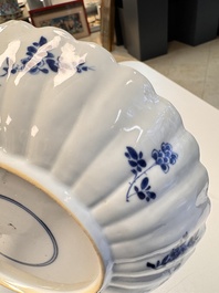 A rare pair of Chinese famille verte lobed plates with elegant ladies, Kangxi