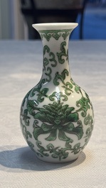 Eight Chinese famille rose and verte wares, 19/20th C.