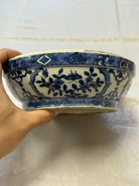 A circular Chinese blue and white box and cover, Wanli mark and of the period