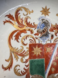 A rare large Chinese armorial dish with the arms of de Heere for the Dutch market, Qianlong, ca. 1735-1765