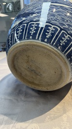 A Chinese blue and white 'Fish' scroll pot, 19th C.