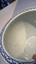 A Chinese blue and white 'Fish' scroll pot, 19th C.