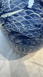 A Chinese blue and white 'Fish' scroll pot, 19th C.