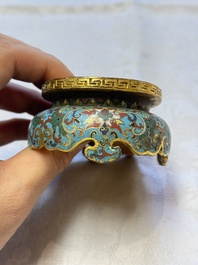 A Chinese cloisonn&eacute; and jade 'Da Ji 大吉 and Tian Xi 天喜' double-gourd vase and stand , 19/20th C.