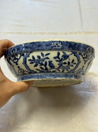 A circular Chinese blue and white box and cover, Wanli mark and of the period
