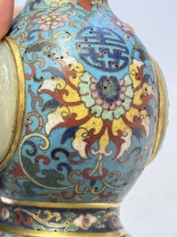 A Chinese cloisonn&eacute; and jade 'Da Ji 大吉 and Tian Xi 天喜' double-gourd vase and stand , 19/20th C.