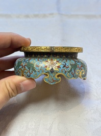 A Chinese cloisonn&eacute; and jade 'Da Ji 大吉 and Tian Xi 天喜' double-gourd vase and stand , 19/20th C.